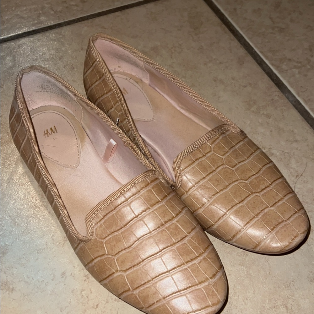 H&M Women's Beige Croc-Embossed Flats
